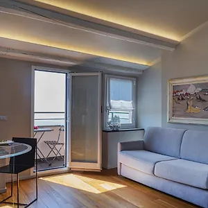 https://attico-vista-mare-sul-porticciolo-di-camogli.hotelitalianriviera.com